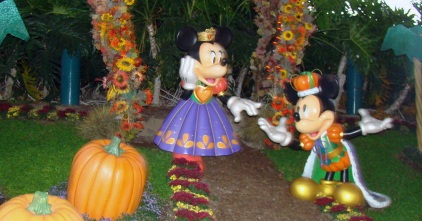 Mickey and Minnie Halloween statues at Disneyland