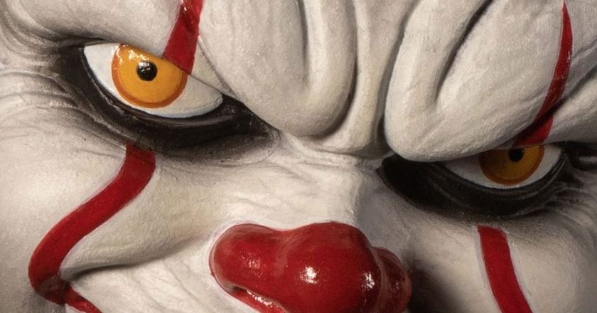 MDS Roto Plush Pennywise face closeup
