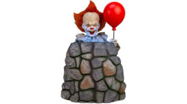 Party City Animated 'IT: Chapter Two' Pennywise Pop Up