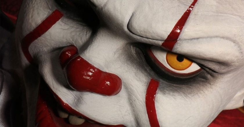 Closeup of the face on the M.D.S. Mega Scale Talking Pennywise figure