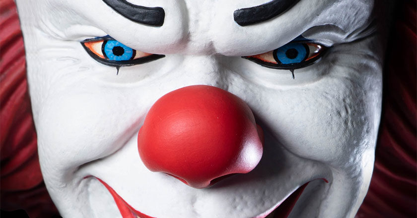 Closeup of the face of the MDS Mega Scale Talking Pennywise figure