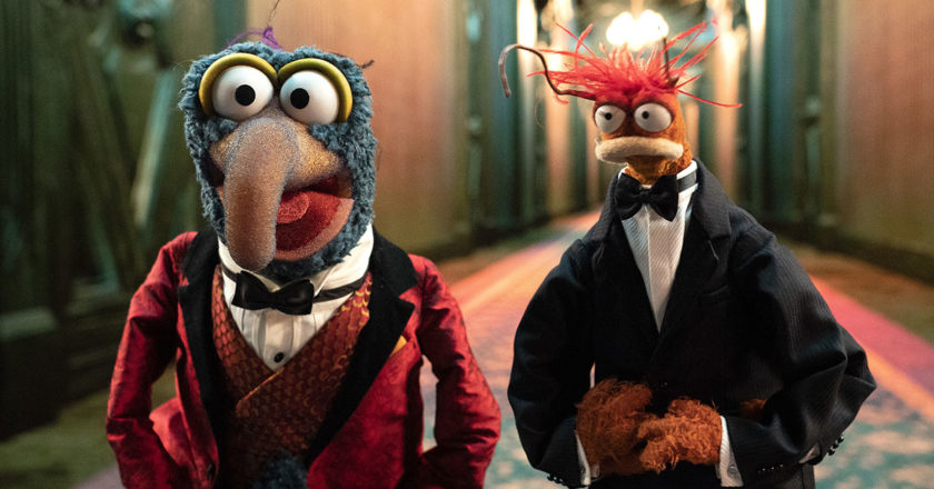 Gonzo and Pepe The Prawn in "Muppets Haunted Mansion"
