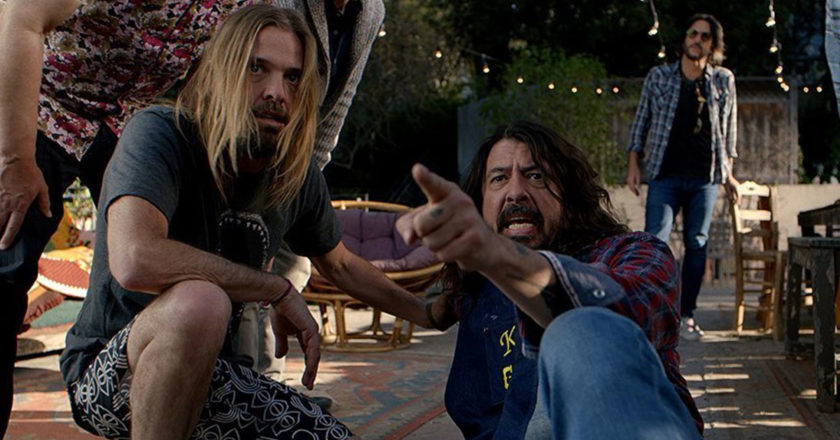 Taylor Hawkins and Dave Grohl in "Studio 666"