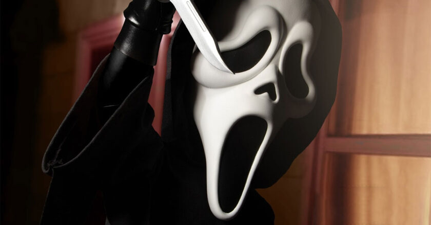 Closeup of the MDS Mega Scale Ghost Face from Mezco Toyz