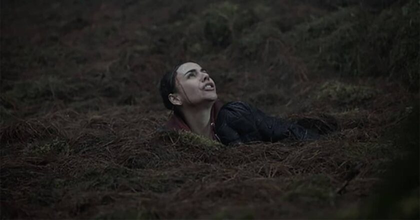 Colombian actress and singer Carolina Gaitán stuck in quicksand in the movie "Quicksand."