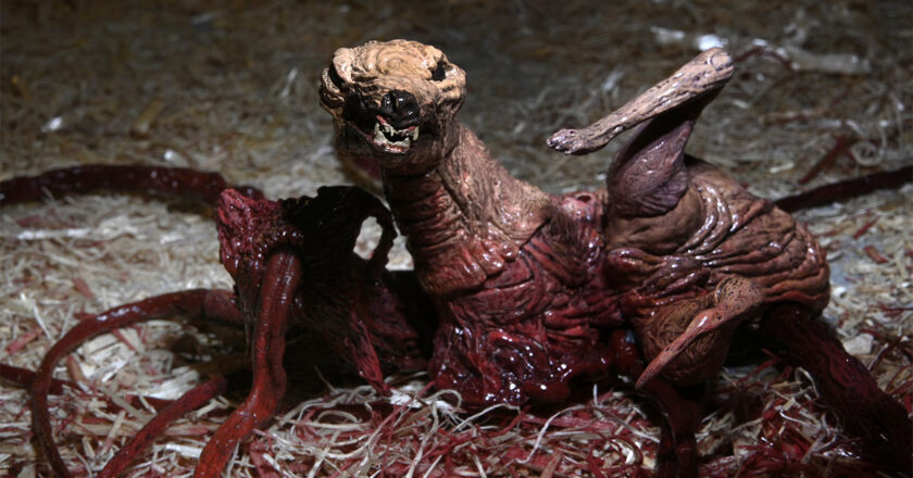 NECA Deluxe Ultimate Dog Creature