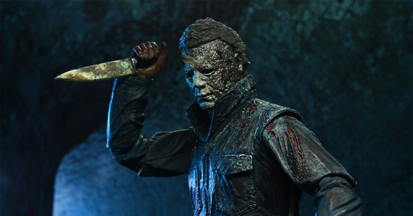 "Hallowen Ends" Ultimate Michael Myers figure with knife rasied