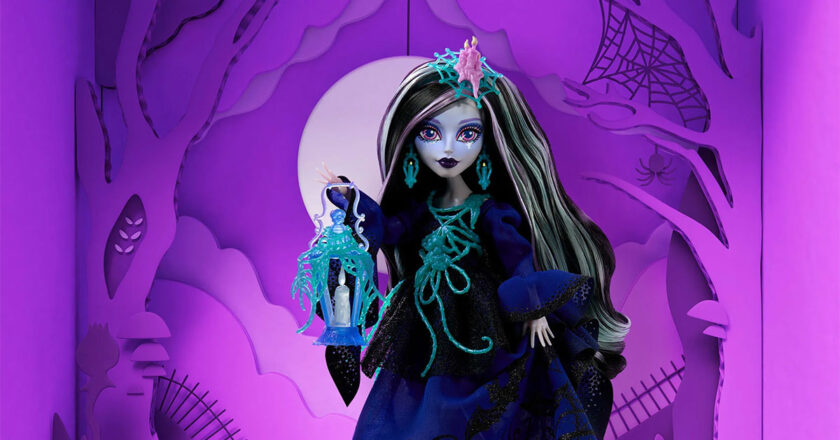 Lenore Loomington doll holding her glowing lantern accessory
