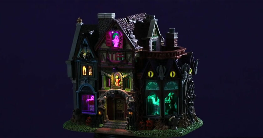 Michaels Exclusive Madness Manor Lemax Spooky Town lighted buidling