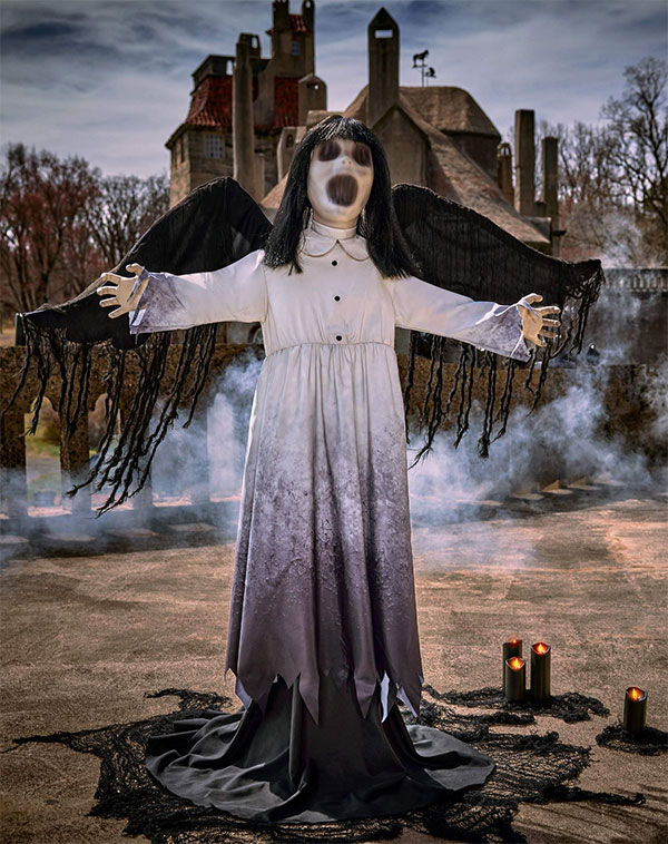 Spirit Halloween's Dark Princess animatronic